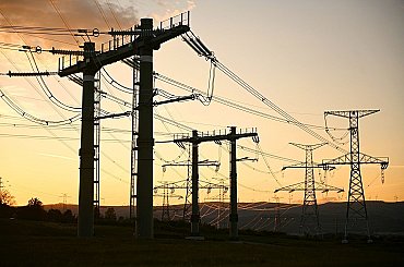 Růst spotřeby elektřiny se rozšiřuje mimo rozvojové země. Podle IEA začala "doba elektrická"