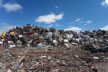 Priemysel produkuje milióny ton odpadu, Slovensku však chýbajú zariadenia na jeho spracovanie