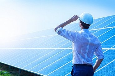 Photon Energy zlepšila provozní výsledky. O dalším vývoji rozhodne restrukturalizace dluhu