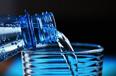 Slovenský startup vyvíja technológiu, ktorá vie zmeniť znečistenú vodu na pitnú. Využijú ju aj vojaci