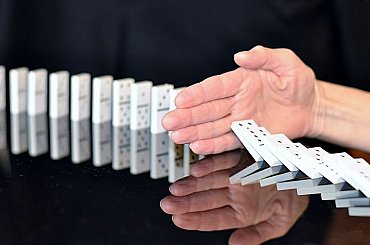 Počet stížností k ERÚ loni výrazně klesl, přibyly ale složitější případy